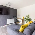 Modernised 2 Bed House Close To Centre
