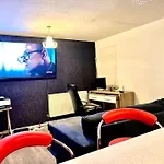 Modernised 2 Bed House Close To Centre * Leeds (West Yorkshire)