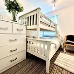 Modernised 2 Bed House Close To Centre Leeds (West Yorkshire)
