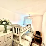 Modernised 2 Bed House Close To Centre * Leeds (West Yorkshire)