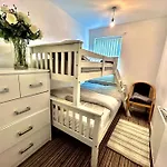 Modernised 2 Bed House Close To Centre