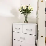 Modernised 2 Bed House Close To Centre *