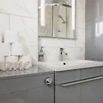 Apartment Modernised 2 Bed House Close To Centre