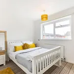 Modernised 2 Bed House Close To Centre Apartmán