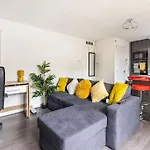 Modernised 2 Bed House Close To Centre * Leeds (West Yorkshire)