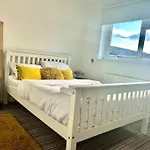 Modernised 2 Bed House Close To Centre * Leeds (West Yorkshire)