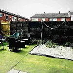 Apartment Modernised 2 Bed House Close To Centre *