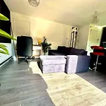 Modernised 2 Bed House Close To Centre Leeds (West Yorkshire)