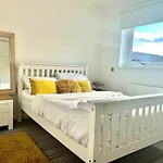 Modernised 2 Bed House Close To Centre Leeds (West Yorkshire)