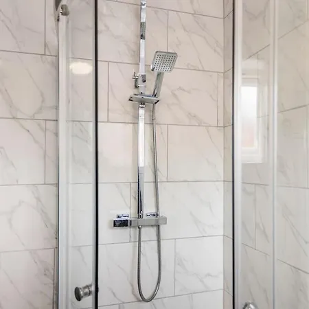 Apartamento Modernised 2 Bed House Close To Centre *