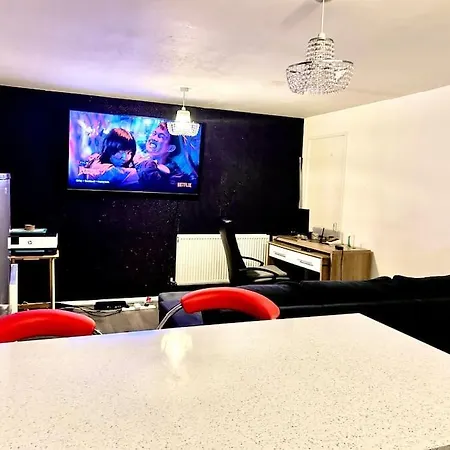 Апартаменты Modernised 2 Bed House Close To Centre Лидс