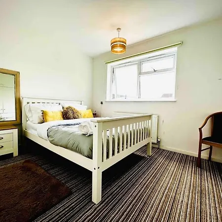 Apartment Modernised 2 Bed House Close To Centre Leeds (West Yorkshire)