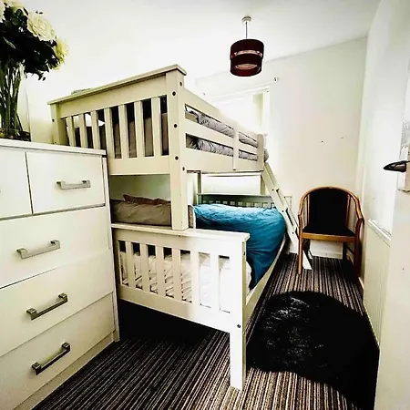 Modernised 2 Bed House Close To Centre Apartment Leeds (West Yorkshire)