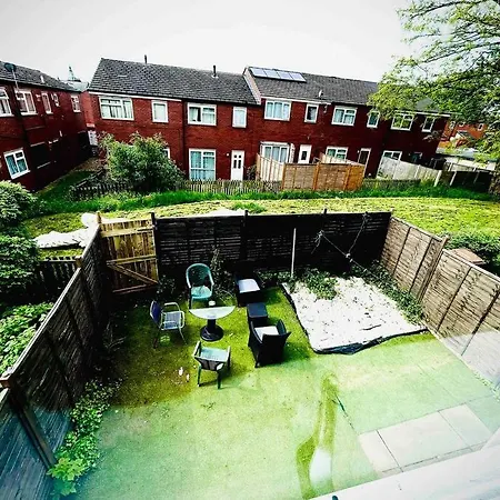 Apartment Modernised 2 Bed House Close To Centre