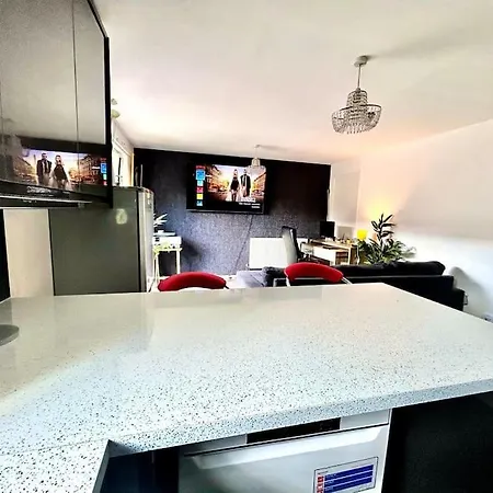 Modernised 2 Bed House Close To Centre Апартаменты Лидс