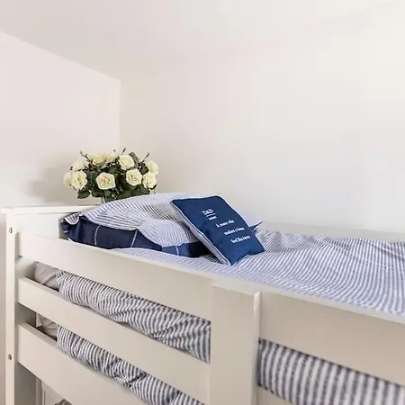 Апартаменты Modernised 2 Bed House Close To Centre *