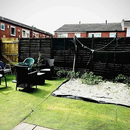 Apartment Modernised 2 Bed House Close To Centre *