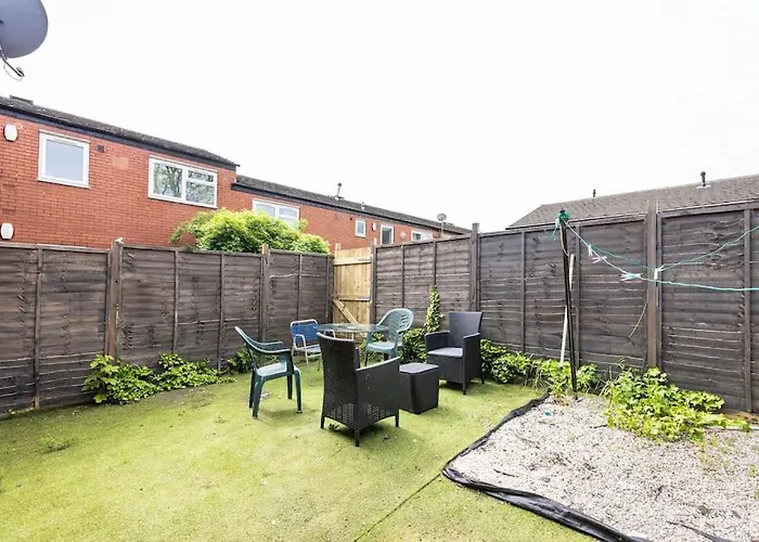 Modernised 2 Bed House Close To Centre