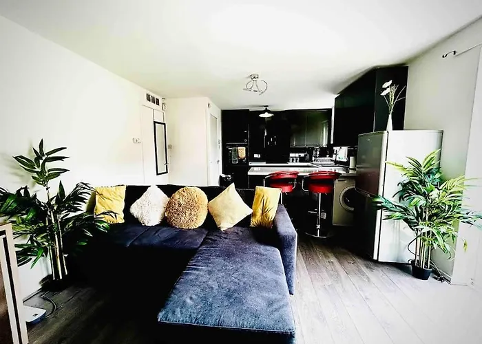 Modernised 2 Bed House Close To Centre Appartamento