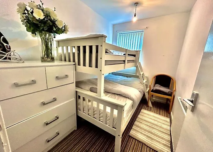 Modernised 2 Bed House Close To Centre