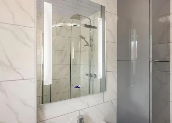 Modernised 2 Bed House Close To Centre * Leeds (West Yorkshire)