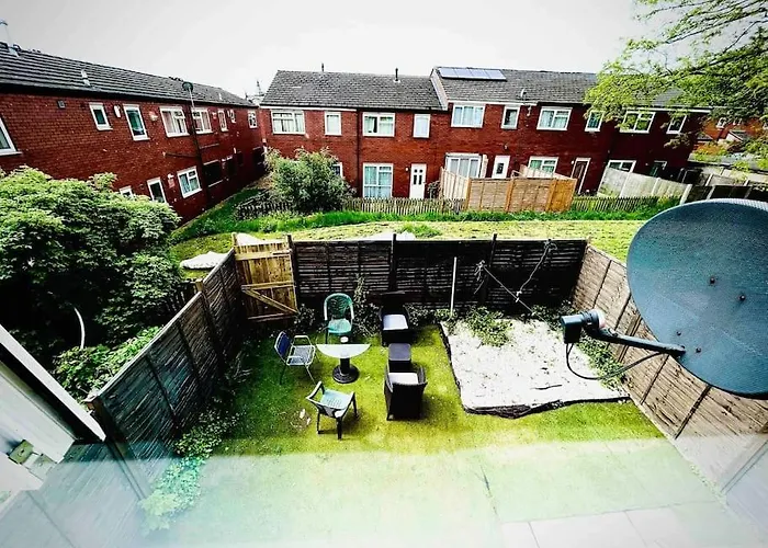 Modernised 2 Bed House Close To Centre