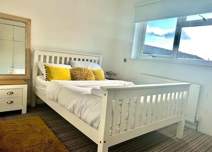 Modernised 2 Bed House Close To Centre * Leeds (West Yorkshire)