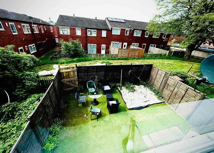 Apartment Modernised 2 Bed House Close To Centre