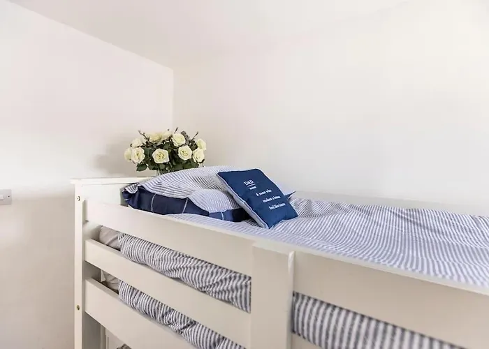 Apartment Modernised 2 Bed House Close To Centre *