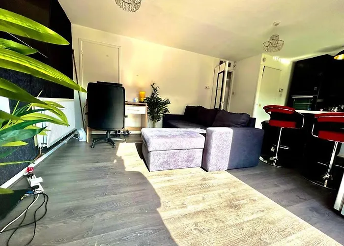 Modernised 2 Bed House Close To Centre Leeds (West Yorkshire)