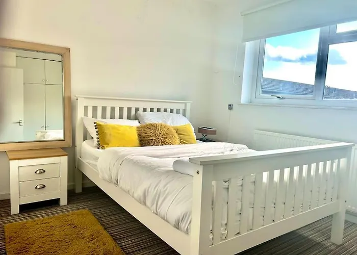 Modernised 2 Bed House Close To Centre Leeds (West Yorkshire)