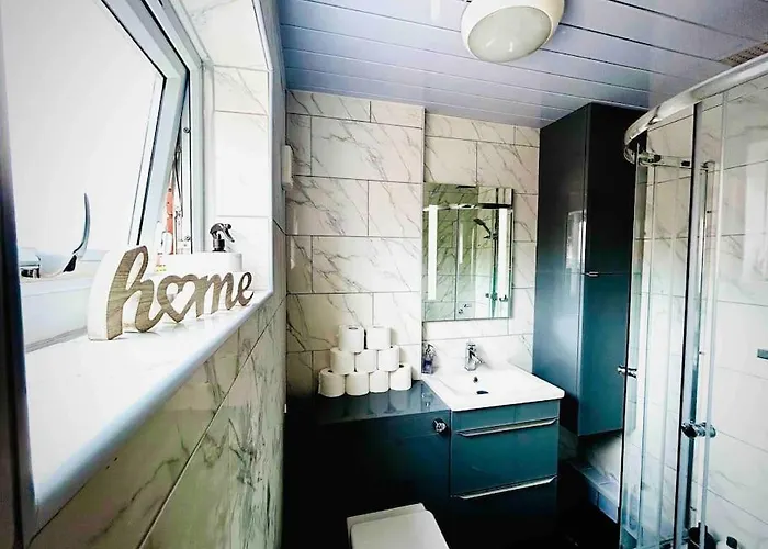 Modernised 2 Bed House Close To Centre Leeds (West Yorkshire)