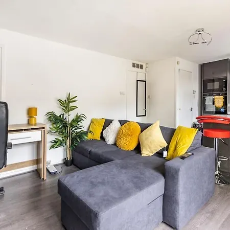 Modernised 2 Bed House Close To Centre * Leeds (West Yorkshire)
