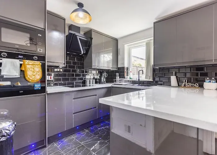 Modernised 2 Bed House Close To Centre Apartamento *