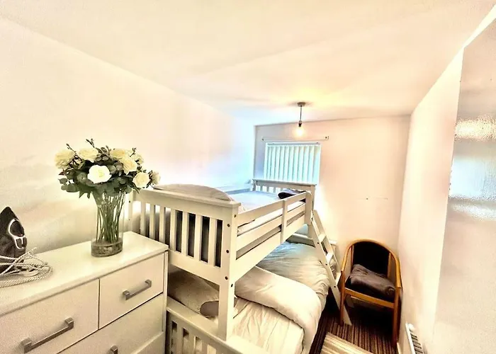 Modernised 2 Bed House Close To Centre * Leeds (West Yorkshire)