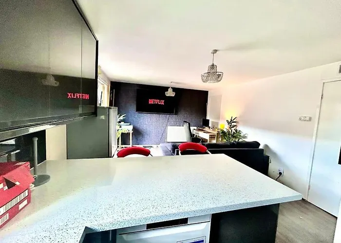 Modernised 2 Bed House Close To Centre Apartamento *