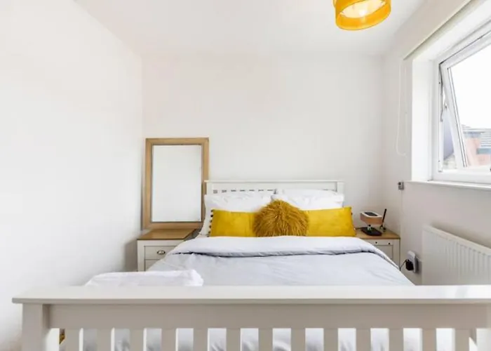 Apartamento Modernised 2 Bed House Close To Centre